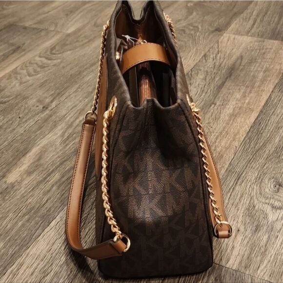 Michael Kors Brynn Small Chain Logo Shoulder Tote - Picture 10 of 11